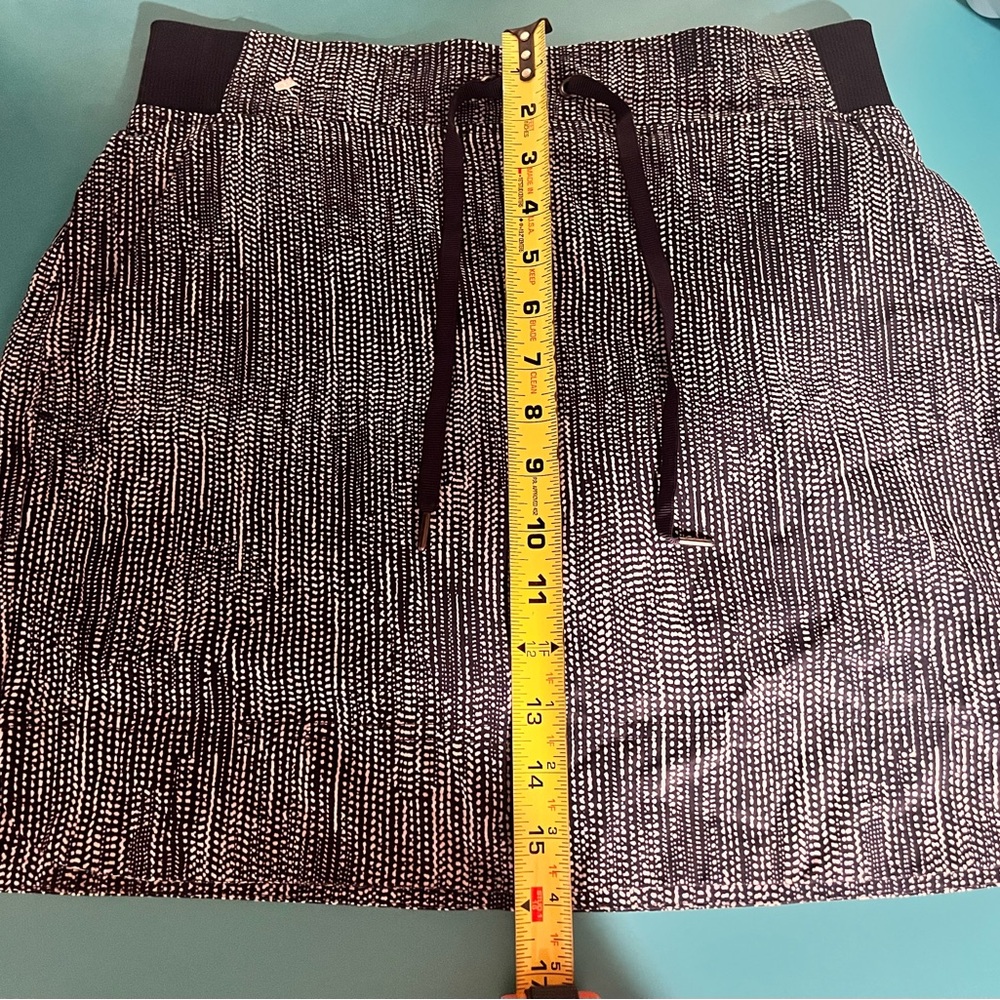 Athleta Stylish Navy and White Women's Skirt - Picture 4 of 6